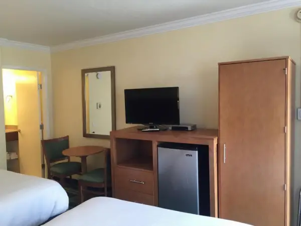 Surf Motel 9